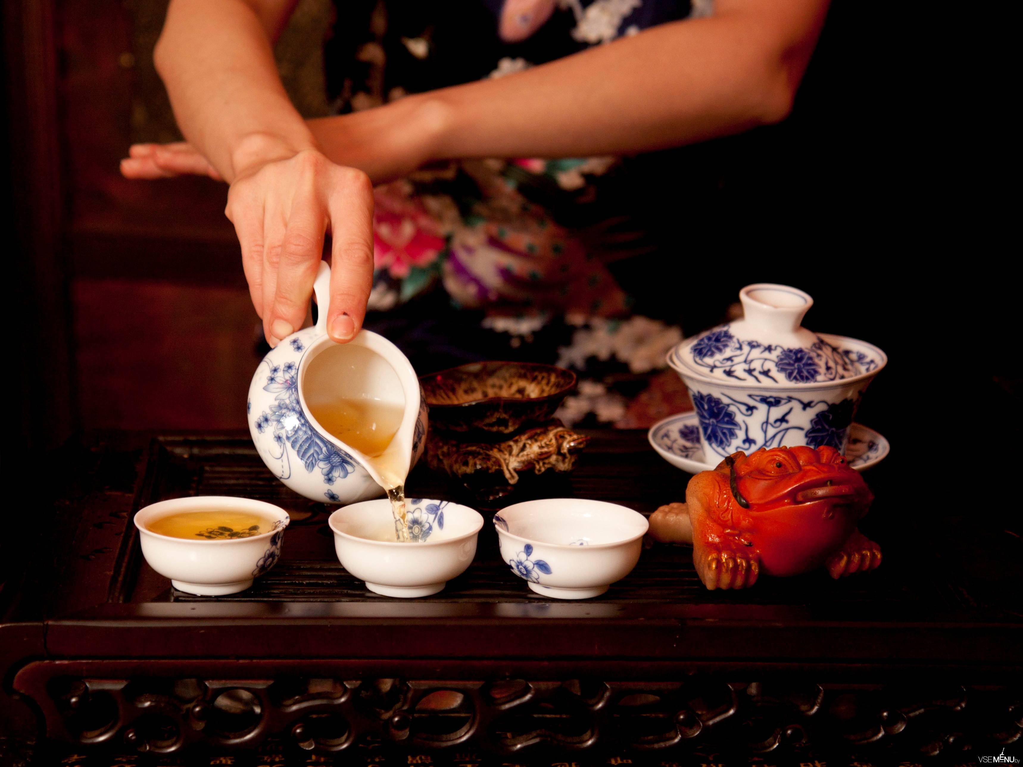 Чайная церемония цены. Китайская церемония чаепития. Традиционная китайская чайная церемония. Чайные традиции Китая. Китайское чаепитие традиции.